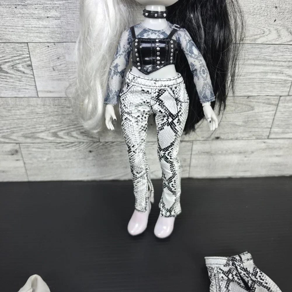 Shadow High Series 1 Heather Grayson Grayscale Rainbow High Fashion Doll
